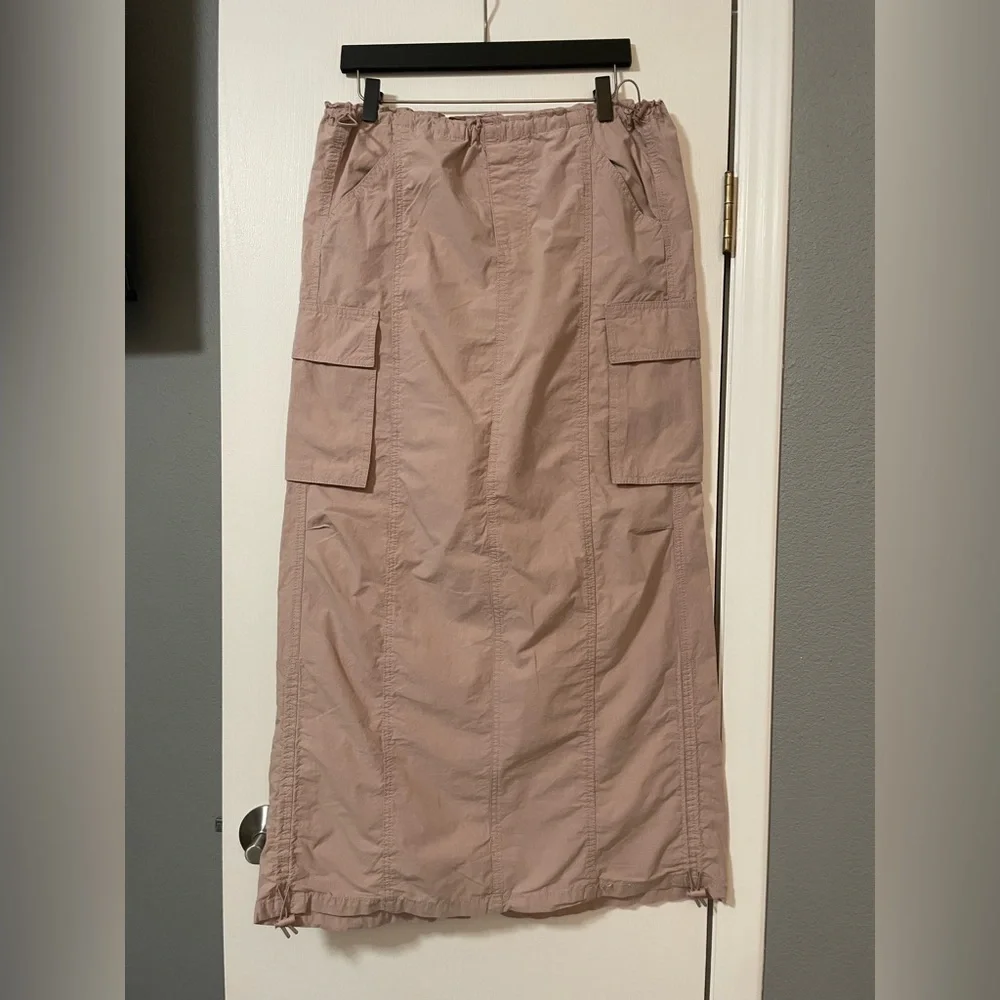 Wallflower Women's Maxi Skirt in Taupe, size Small  Looks new 🤎